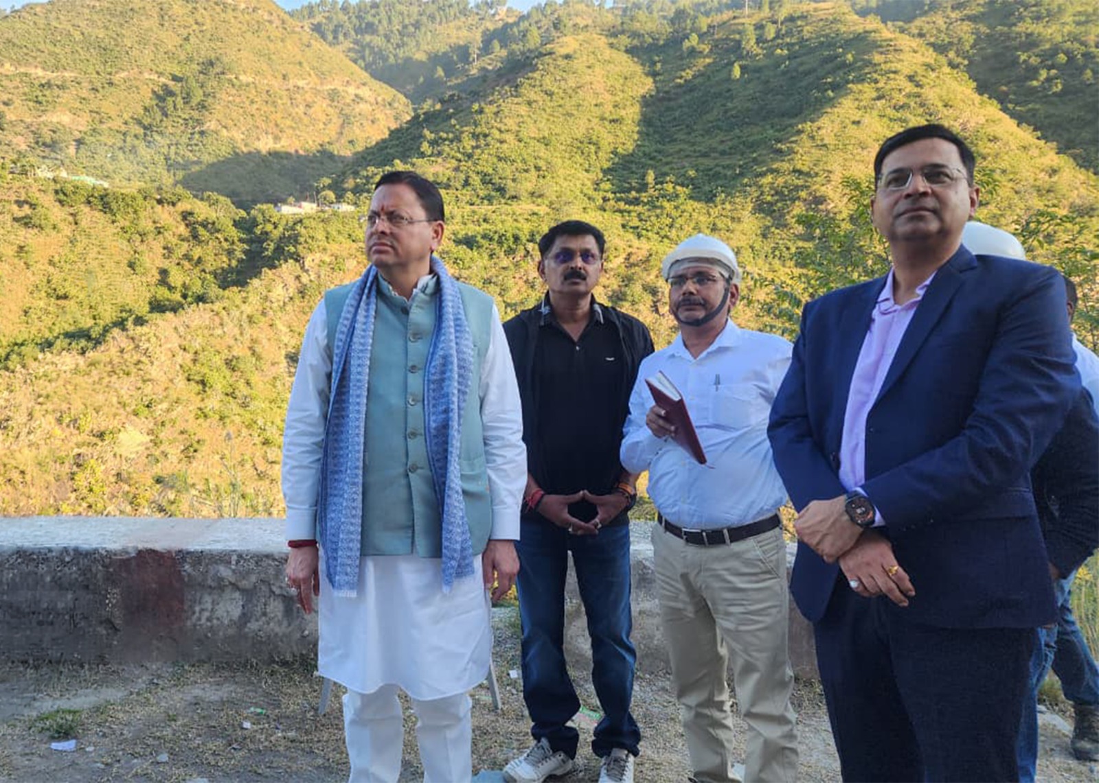 Uttarakhand News: श्रीनगर से देहरादून लौटते समय CM धामी ने अचानक किया हाईवे का निरीक्षण, देवप्रयाग में शौचालय की सफाई भी जांची
